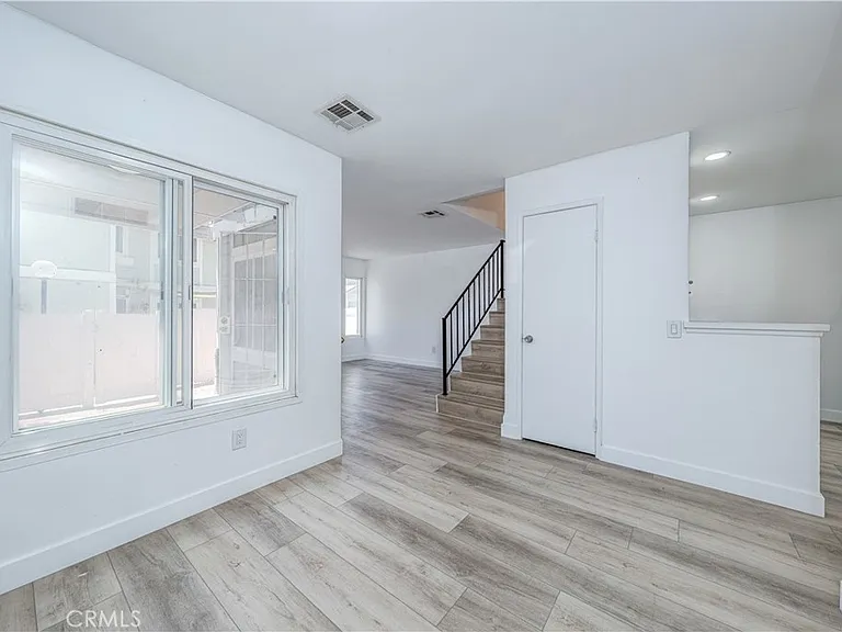 1650 S Campus Ave #17 — Photo 8