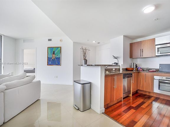 4th image of 300 S Biscayne Blvd #T-2808