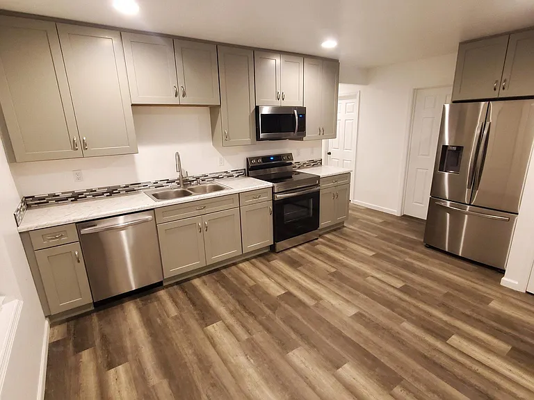206 E Union St — Photo 14