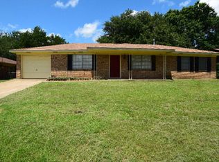 119 Wynnwood Dr, Palestine, TX 75801