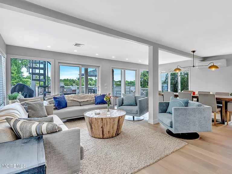 637 Beacon Blvd — Photo 8
