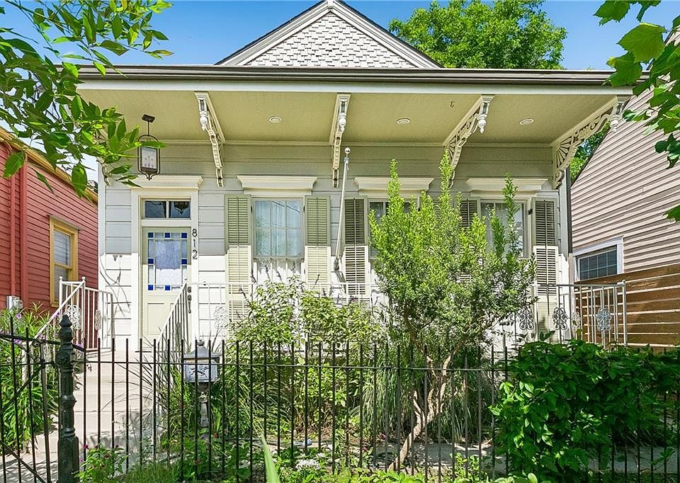 1st image of 812 Lyons St