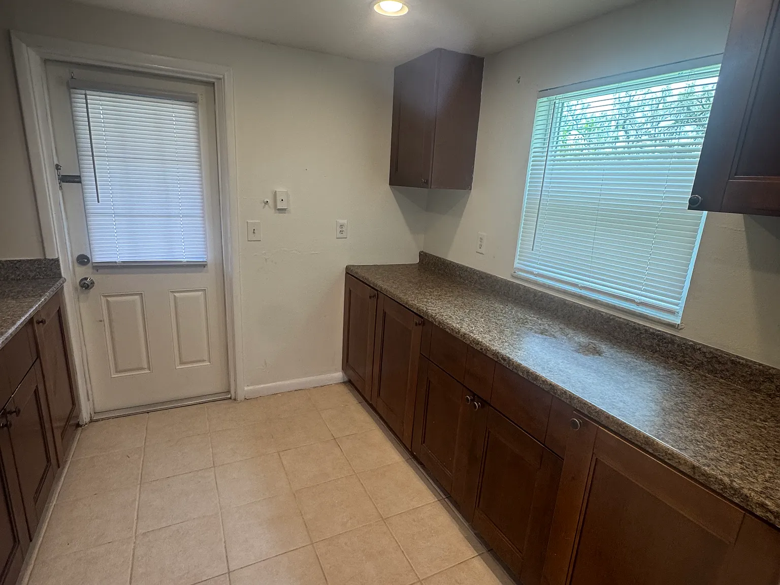 2 bed, 750 sqft, $1,300 — Photo 3