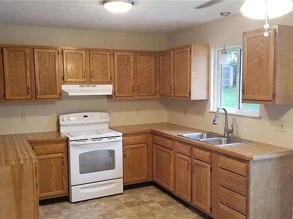 4th image of 2648 Robindale Ave