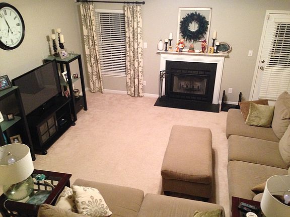 Great room with vaulted ceil