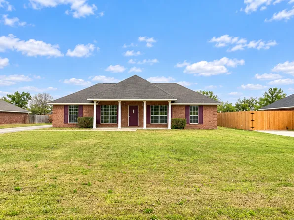 804 Chappie James Ave, Tuskegee, AL 36083