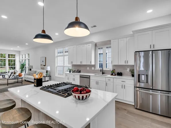 18 Sunlight Springs Road, Lakewood, NJ 08701