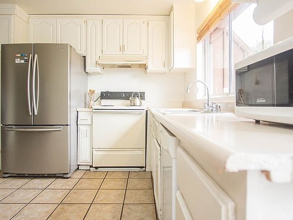 3rd image of 7300 Lennox Ave #E5
