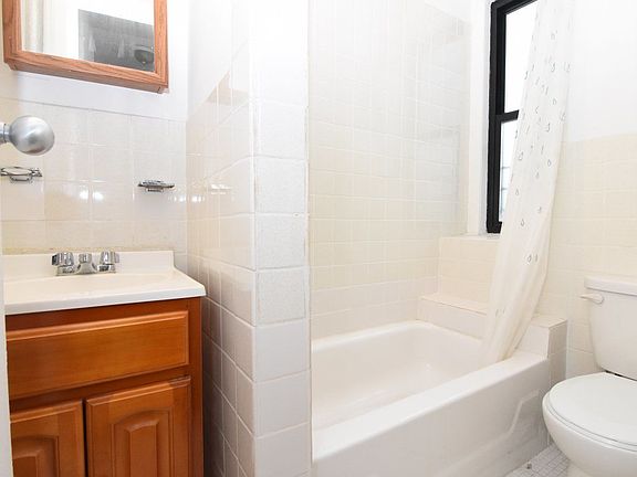 5th image of 3246 Kingsbridge Ave APT 2