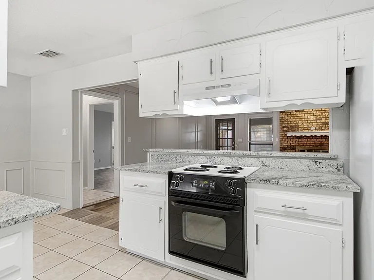 2223 Sierra Dr — Photo 15