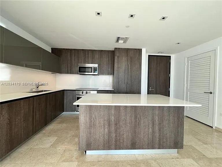 68 SE 6th St #3308 — Photo 2