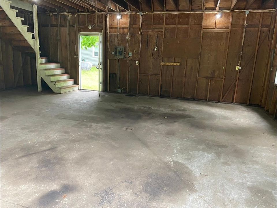 2nd image of 200 Elmdale Rd