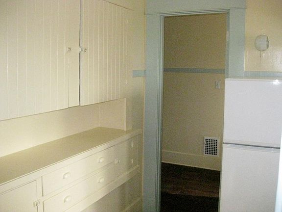 5th image of 3962 Goldfinch St APT 2