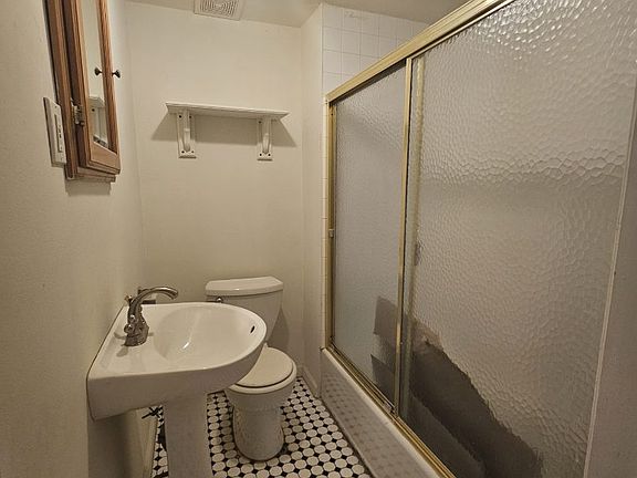 4th image of 3928 Pine St Floor 3