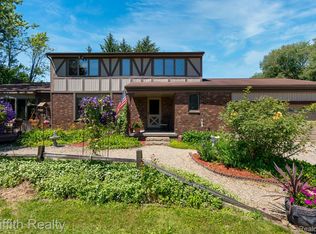 1010 Nancy Ann Dr, Howell, MI 48855