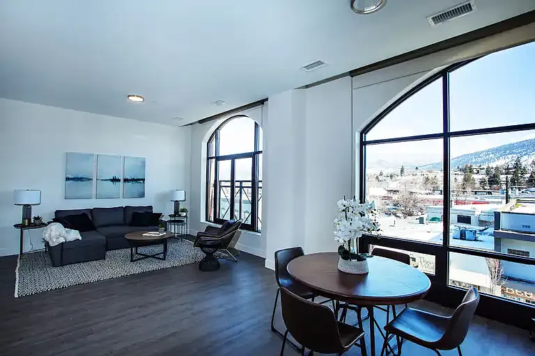 3 bed, 2.0 bath, 1125 sqft, $2,375 — Photo 2
