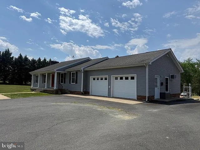 5 bed, 1344 sqft, $3,200 — Photo 3