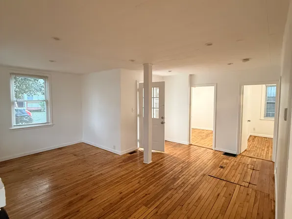  335 Broad St Cottage Freshpaint! Fireplace 1petok Laundry Prkg, 335-339 Broad St #3R, Cumberland, RI 02864