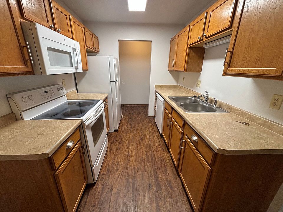 1st image of 31 Hart Rd APT 2