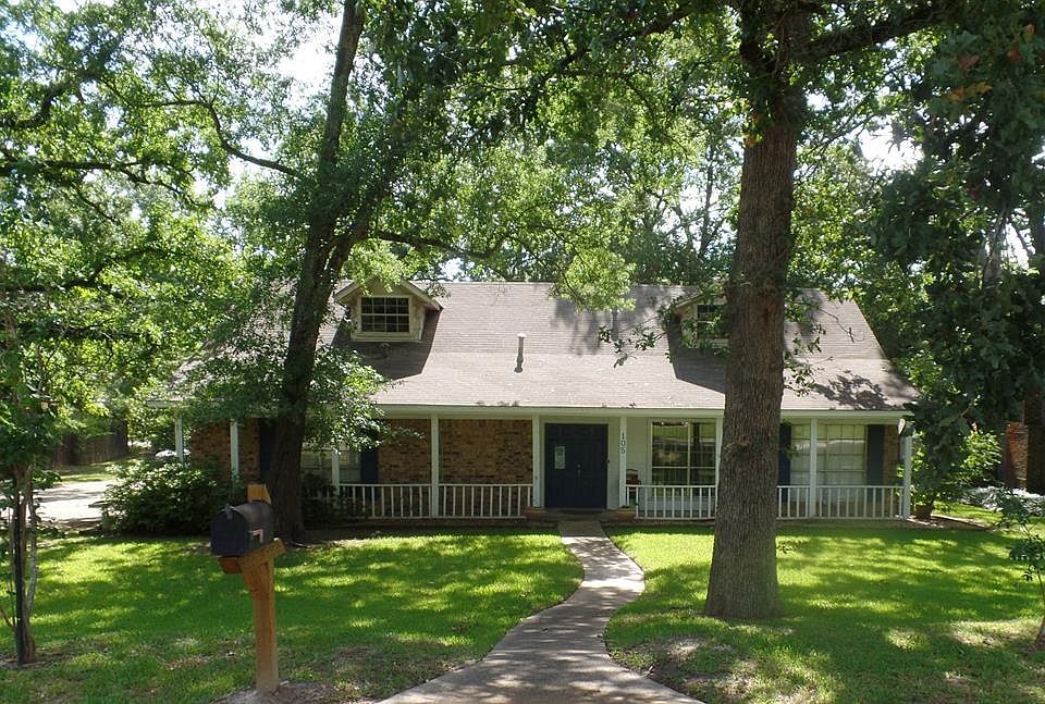 1st image of 105 Trailwood Cir