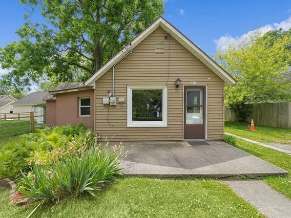 318 Oak St SE, Caledonia, MI 49316