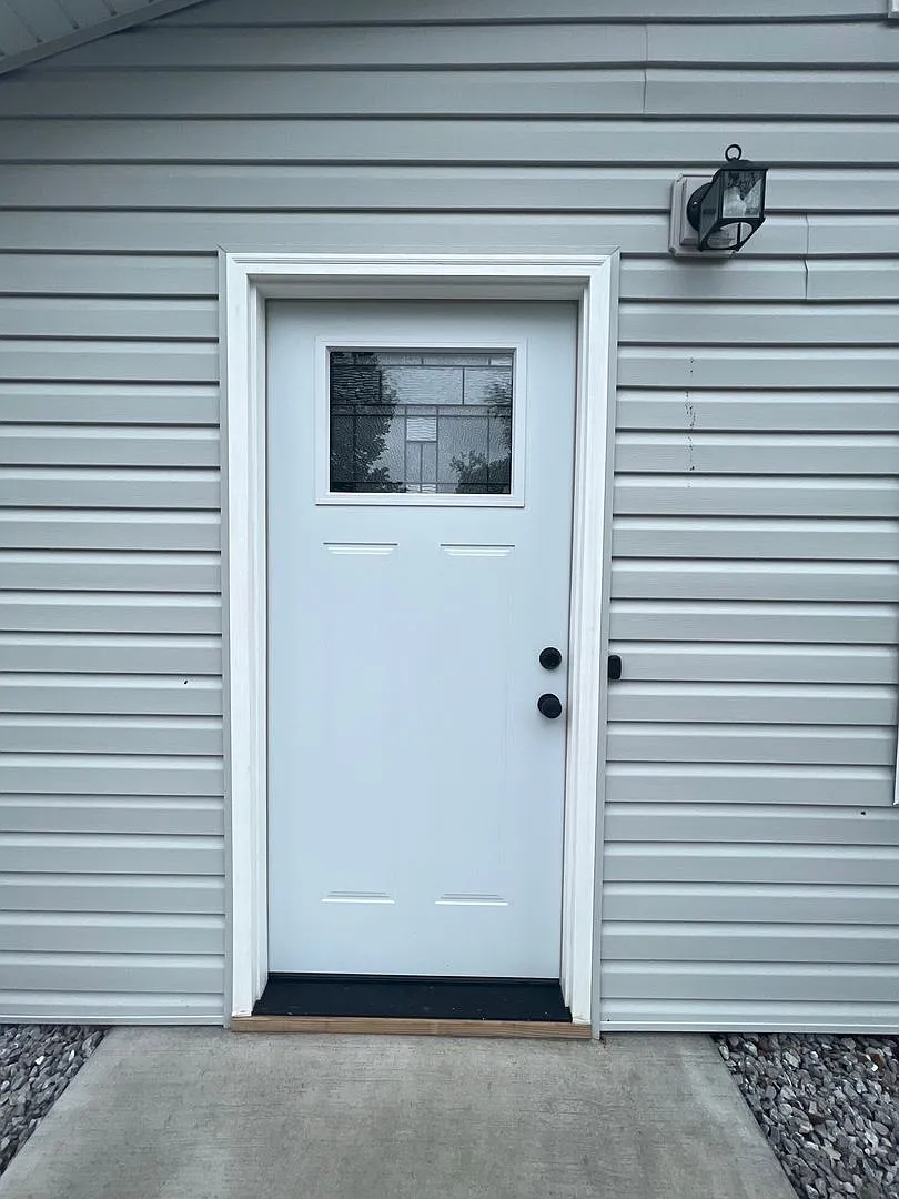 Newly Remodeled 3 Bedroom, 1 Bath with a 1 Car Garage — Photo 4
