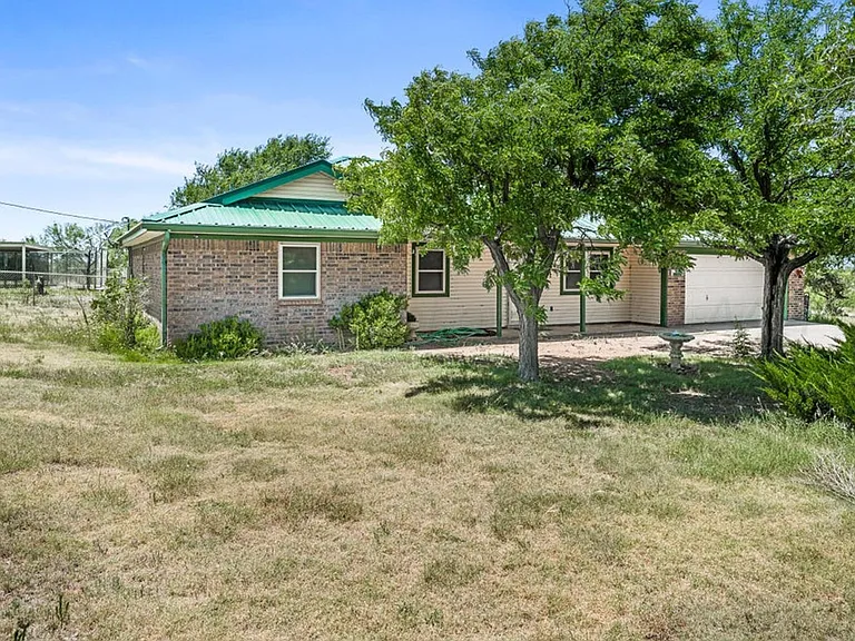 10401 Arlie Rd — Photo 2