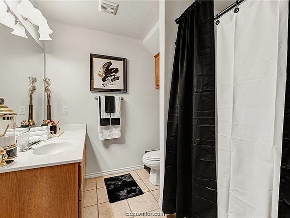 5th image of 2304-06 Cornell Dr