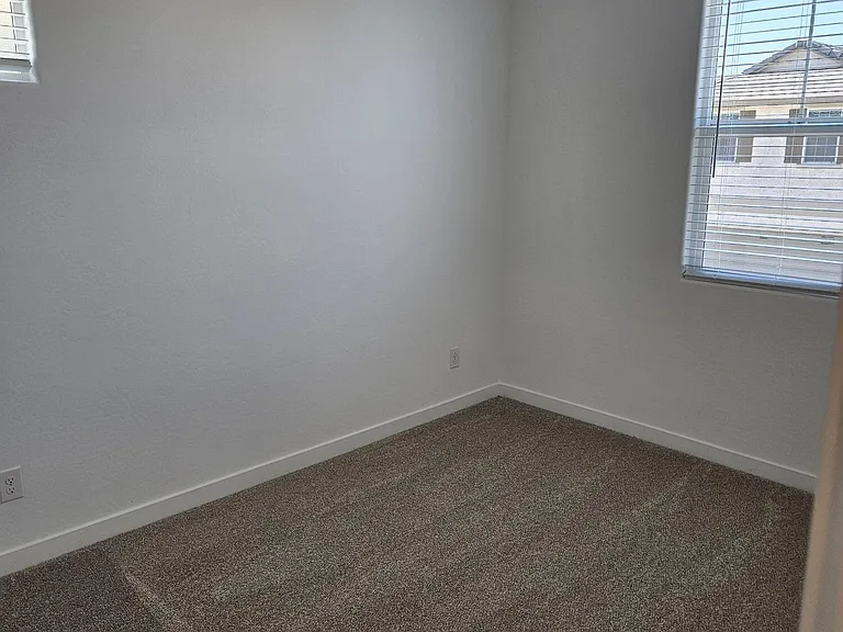 3353 S Primrose Ave — Photo 25