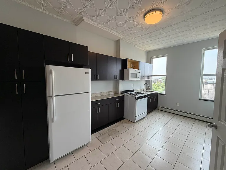 504 Woodward Ave #3L — Photo 17