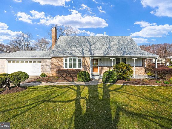 3rd image of 5406 Chatsworth Ct