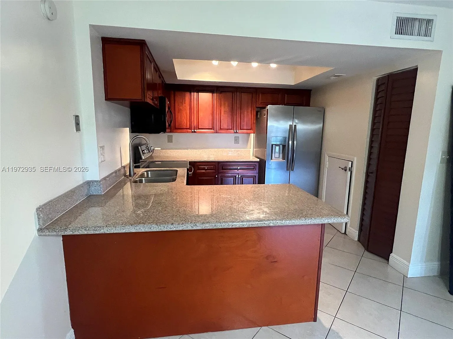 3 bed, 2.5 bath, 1600 sqft, $2,650 — Photo 3