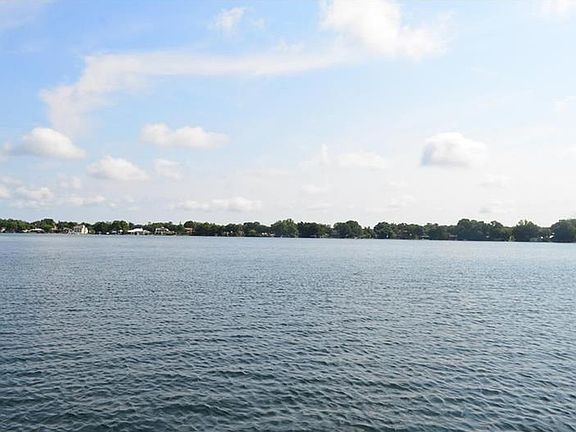 5th image of 20 Killarney Dr