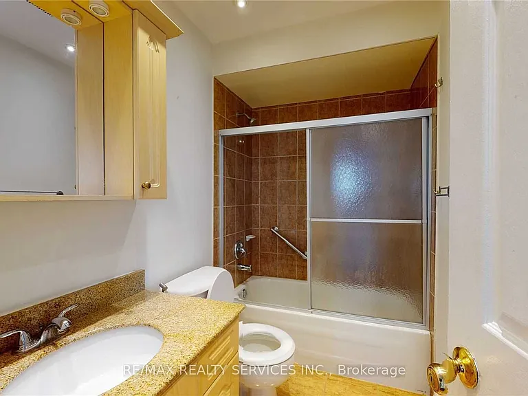 44 Elmstead Ct — Photo 5