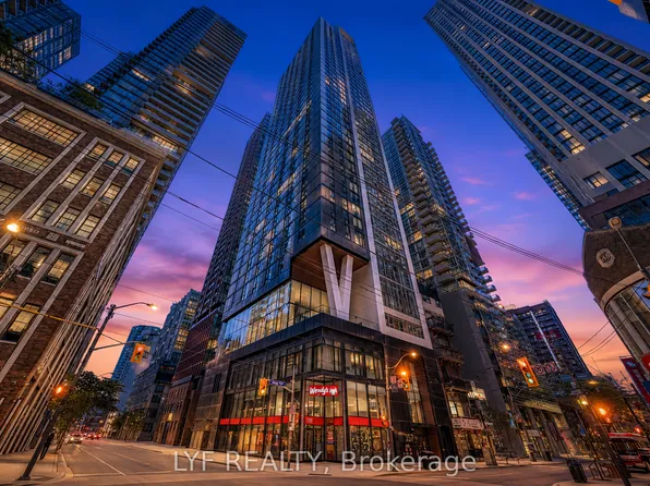 357 King St W #2403, Toronto, ON M5V 1K1