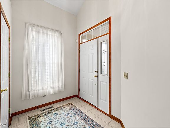 5th image of 20347 Lucerne Ln
