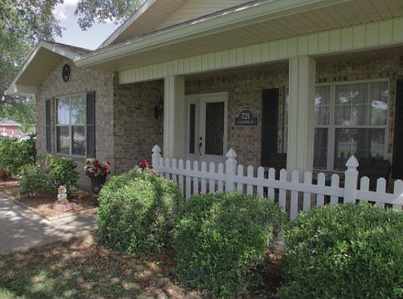 2nd image of 721 Lakeshore Dr