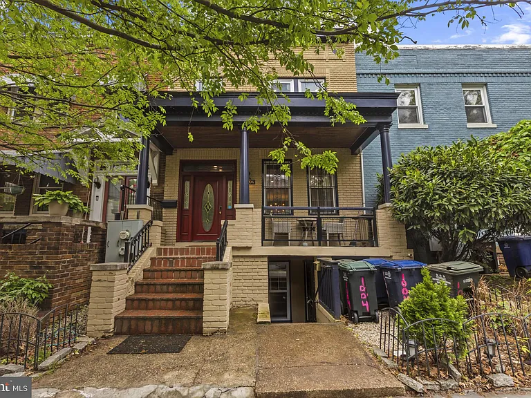 1004 Irving St NW #A — Photo 2
