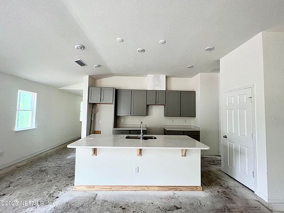 3rd image of 120 STONECREST Drive