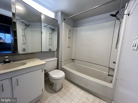 3rd image of 530 S 2nd St APT 641