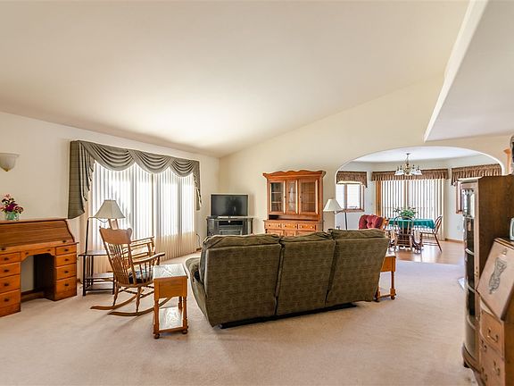 3rd image of 1531 Rosewood Ave