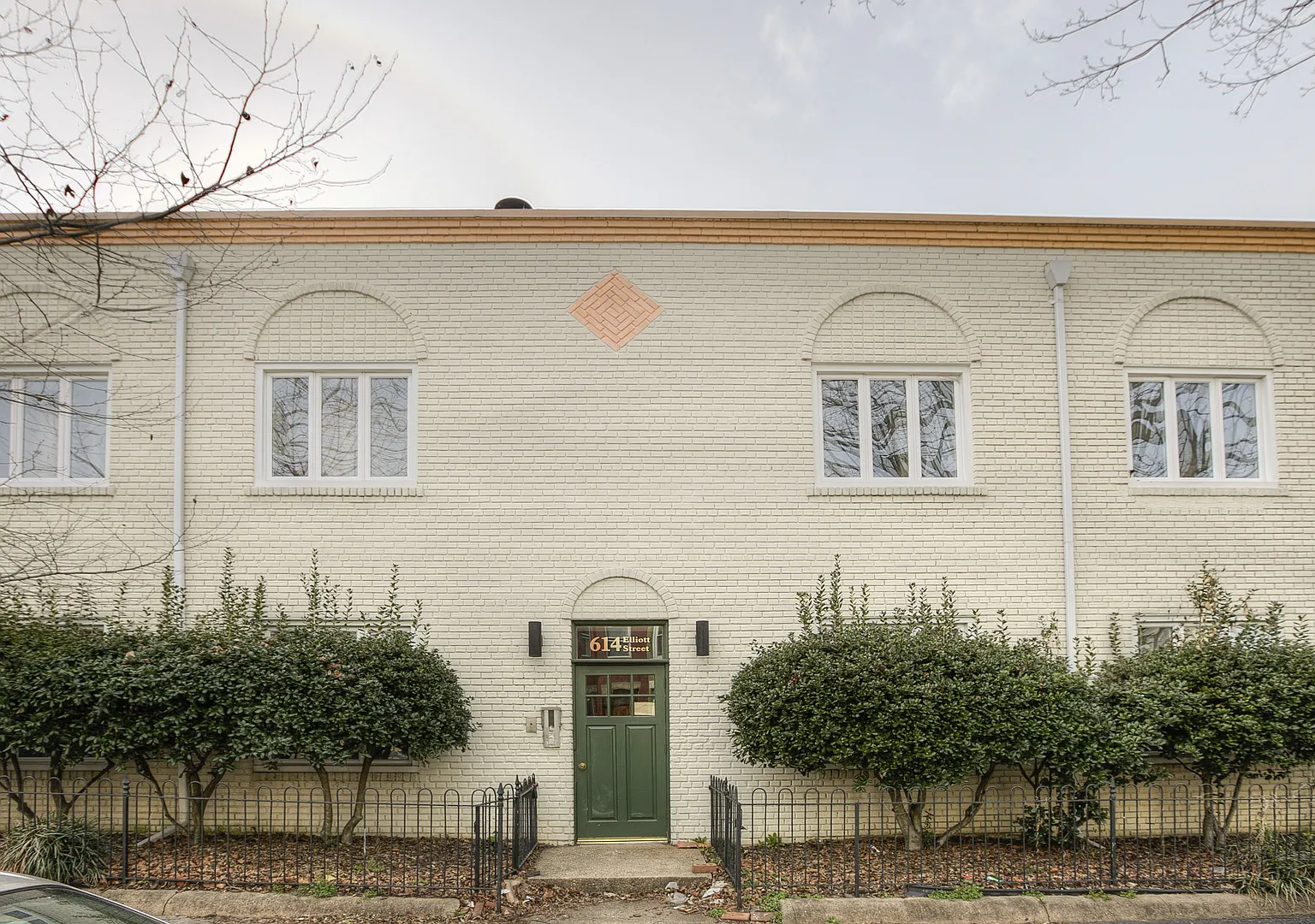 Lovely Lofted H Street Condo + Parking! — Photo 2