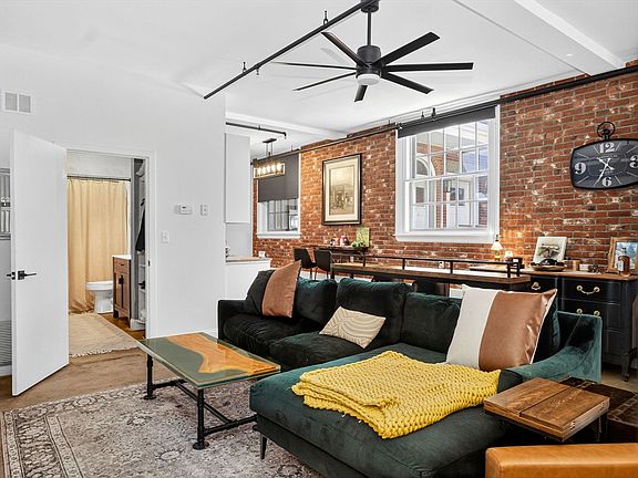 2nd image of 7 Crombie St Unit 4