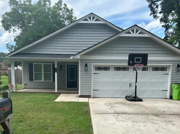 503 N Railroad St #B, Four Oaks, NC 27524