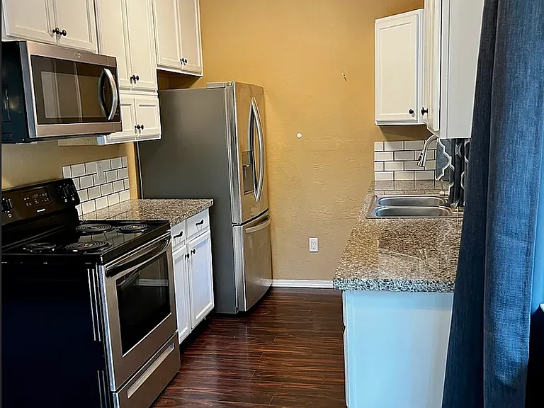 22400 Broken Bough Ln — Photo 9
