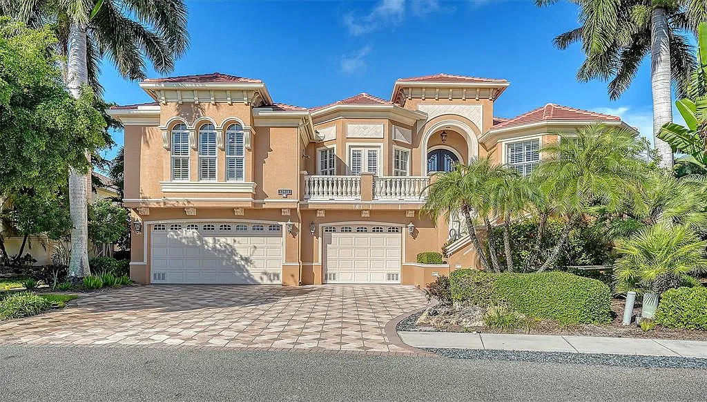 3 bed, 3.5 bath, 4677 sqft, $12,000 — Photo 4