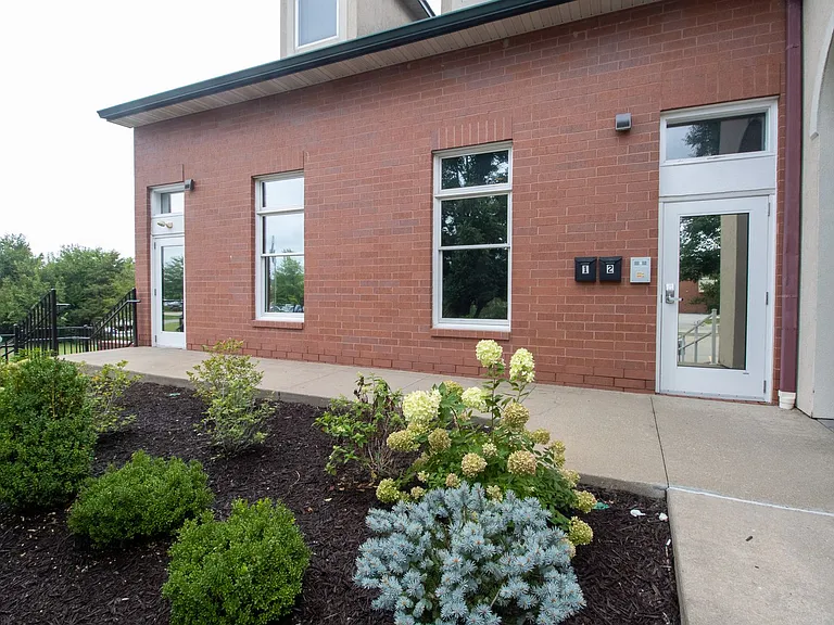 1005 Club Village Dr — Photo 9