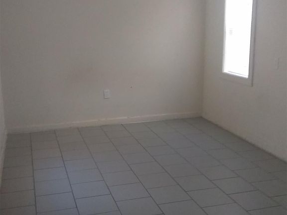 4th image of 1203 N Columbia Pl