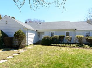 28 Herrick Rd, Southampton, NY 11968