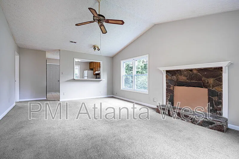 2 bed, 2.0 bath, 1023 sqft, $1,300 — Photo 2